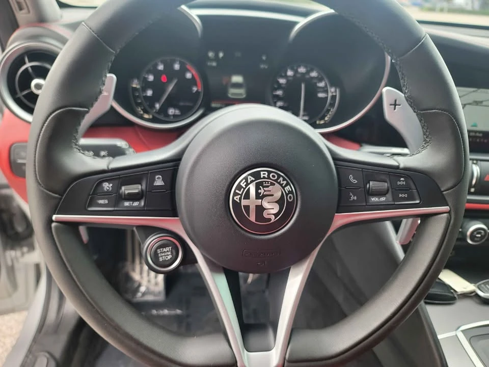 2018 Alfa Romeo Giulia - Image 13 of 20