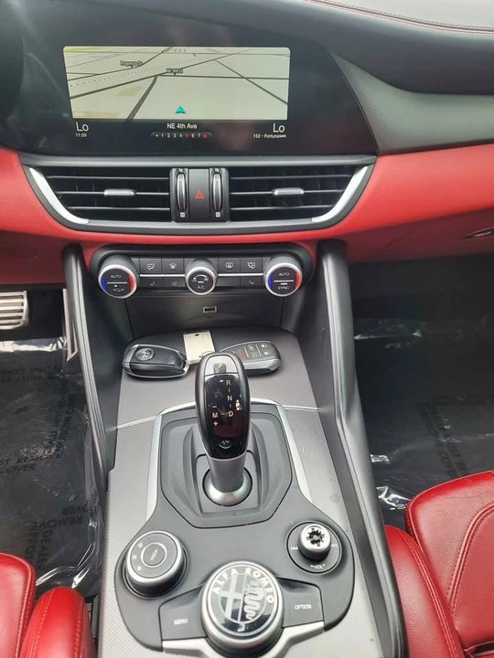 2018 Alfa Romeo Giulia - Image 14 of 20