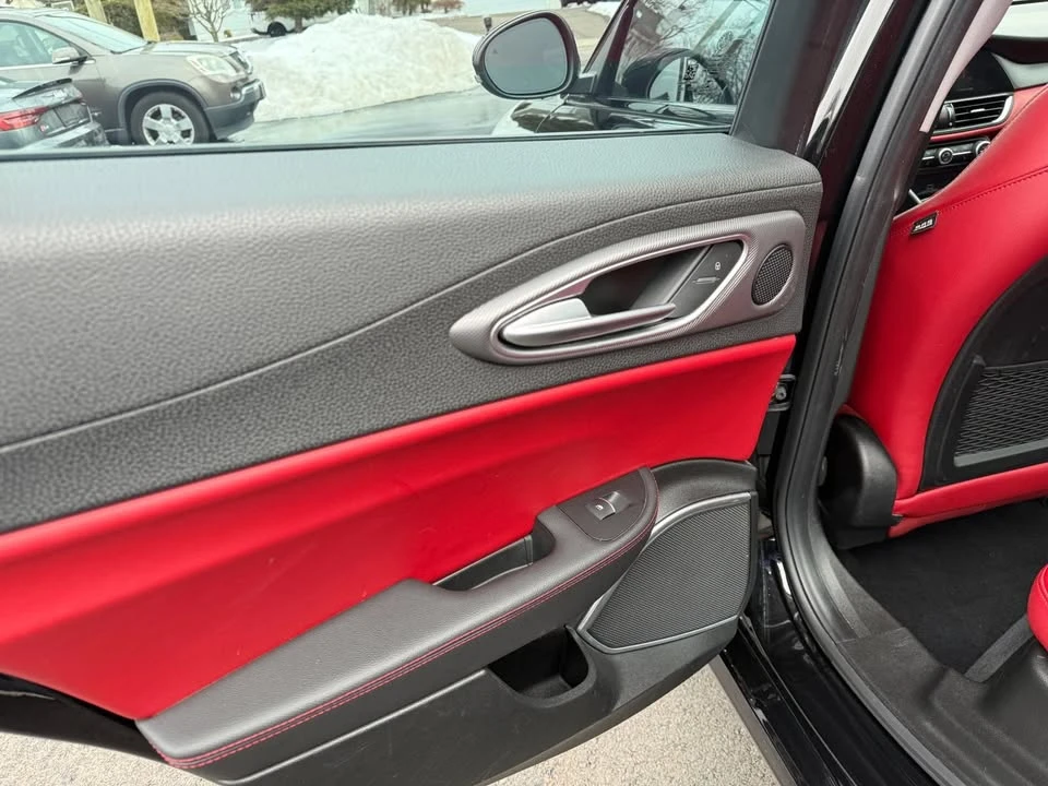 2018 Alfa Romeo Giulia - Image 18 of 20
