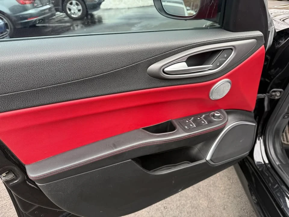 2018 Alfa Romeo Giulia - Image 13 of 20