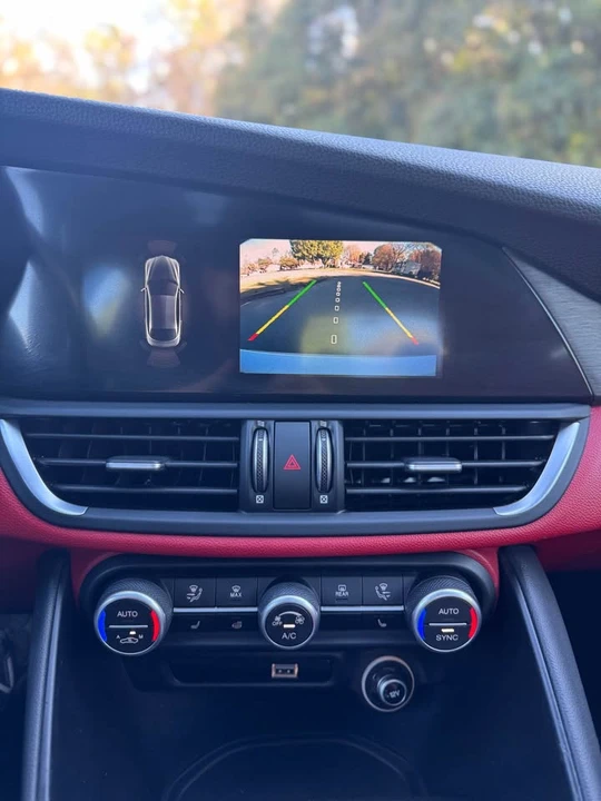 2018 Alfa Romeo Giulia - Image 14 of 19