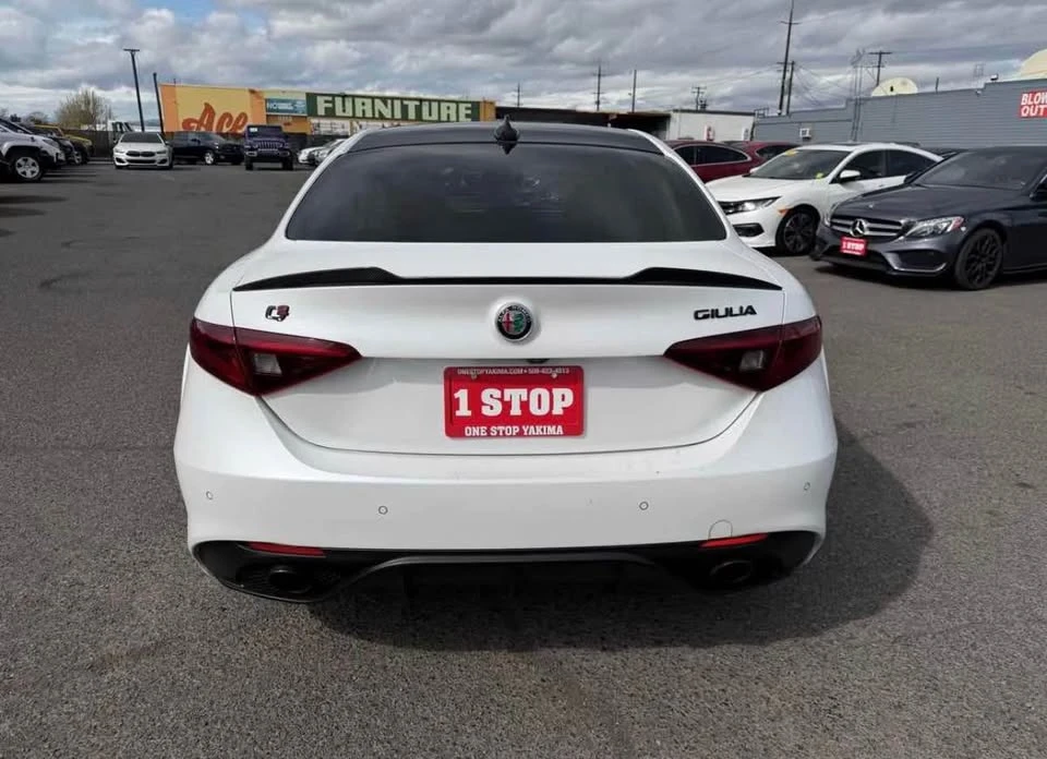 2018 Alfa Romeo Giulia - Image 4 of 11