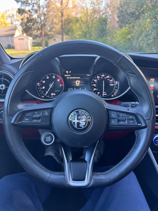 2018 Alfa Romeo Giulia - Image 12 of 19