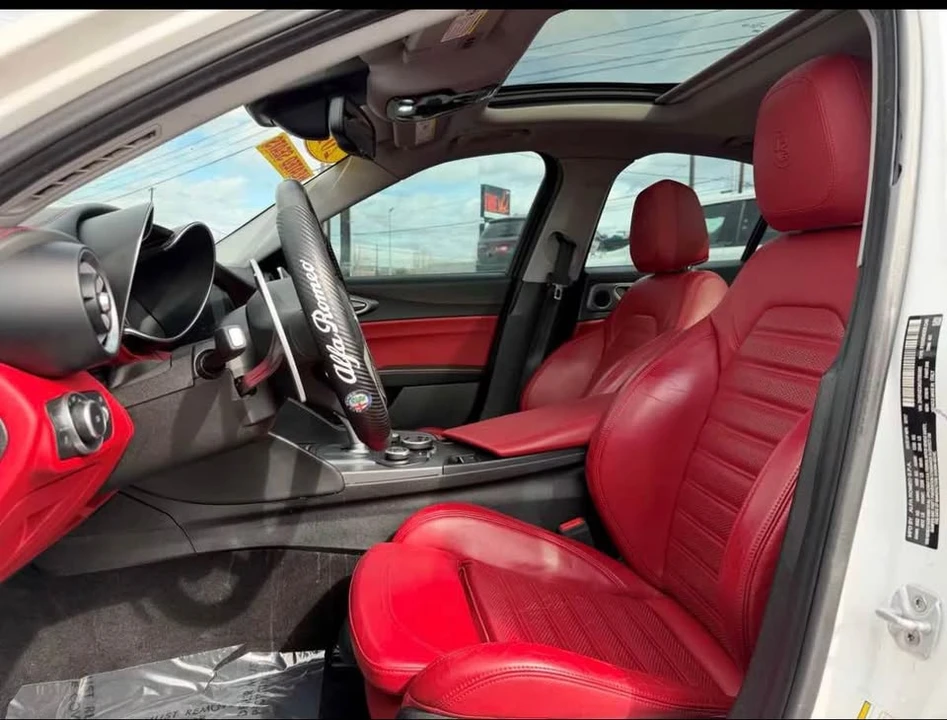 2018 Alfa Romeo Giulia - Image 7 of 11