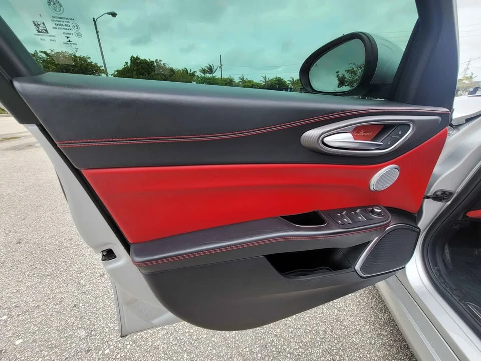 2018 Alfa Romeo Giulia - Image 16 of 20