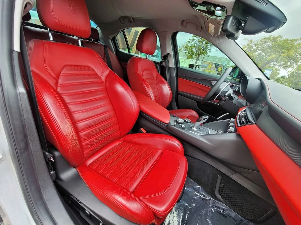 2018 Alfa Romeo Giulia - Image 11 of 20