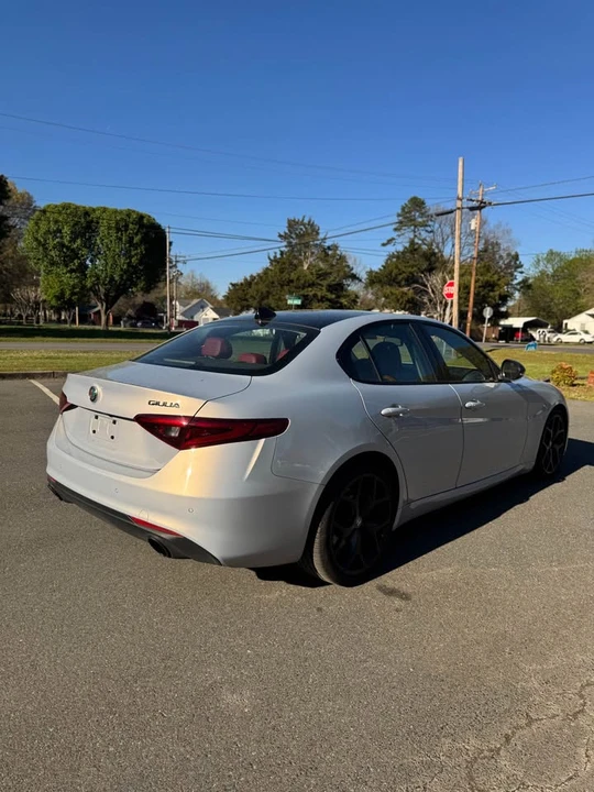 2018 Alfa Romeo Giulia - Image 5 of 19