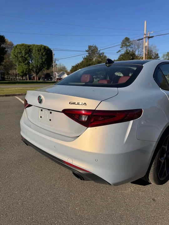 2018 Alfa Romeo Giulia - Image 6 of 19