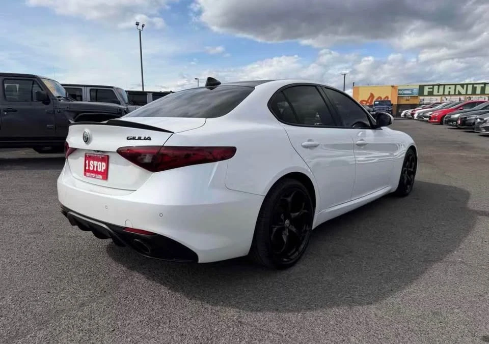 2018 Alfa Romeo Giulia - Image 5 of 11