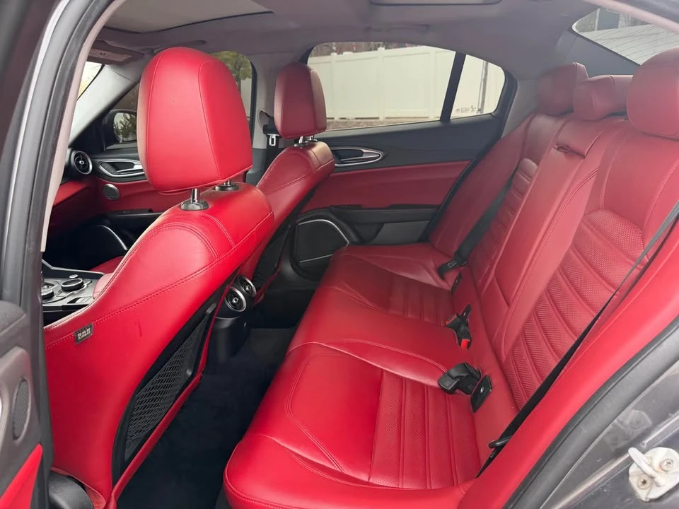 2018 Alfa Romeo Giulia - Image 14 of 19