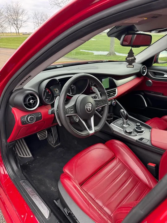 2018 Alfa Romeo Giulia - Image 11 of 20