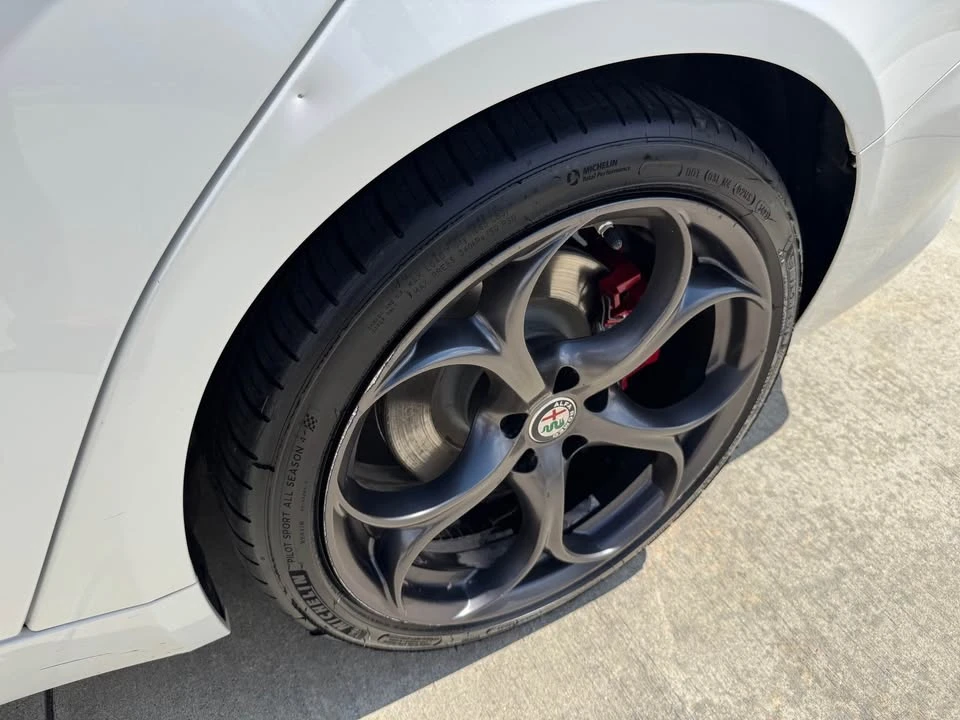 2018 Alfa Romeo Giulia - Image 16 of 17