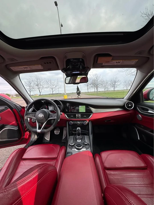 2018 Alfa Romeo Giulia - Image 15 of 20