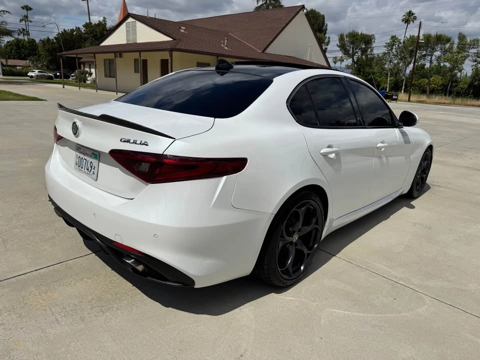 2018 Alfa Romeo Giulia - Image 5 of 17