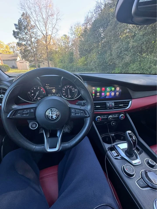 2018 Alfa Romeo Giulia - Image 10 of 19