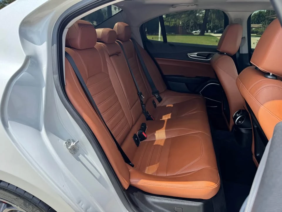2018 Alfa Romeo Giulia - Image 12 of 17