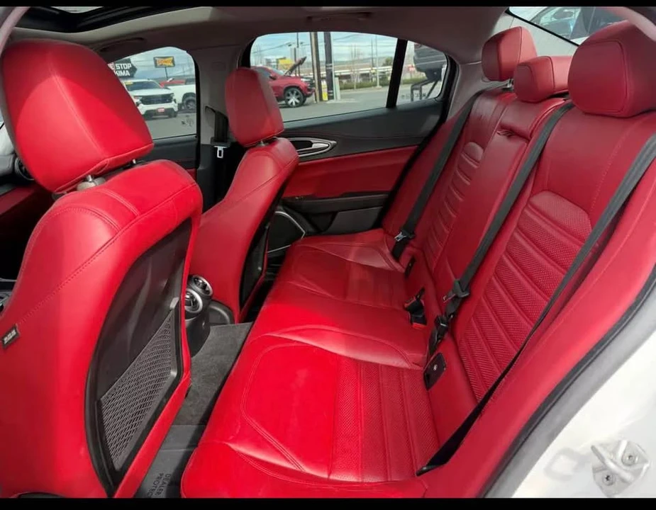 2018 Alfa Romeo Giulia - Image 8 of 11