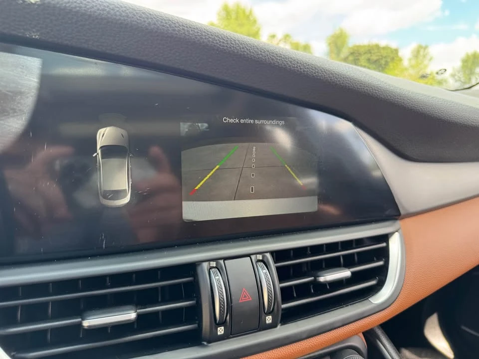 2018 Alfa Romeo Giulia - Image 14 of 17