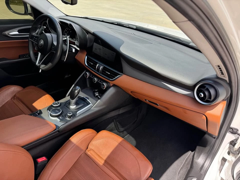 2018 Alfa Romeo Giulia - Image 9 of 17
