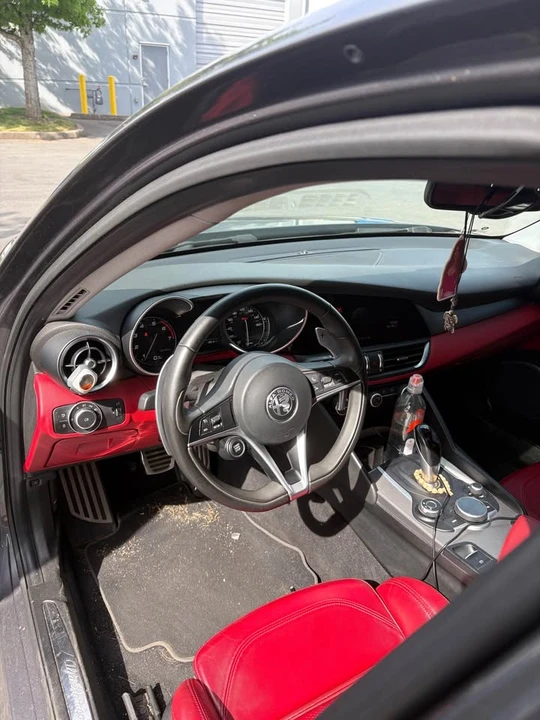 2018 Alfa Romeo Giulia - Image 8 of 9