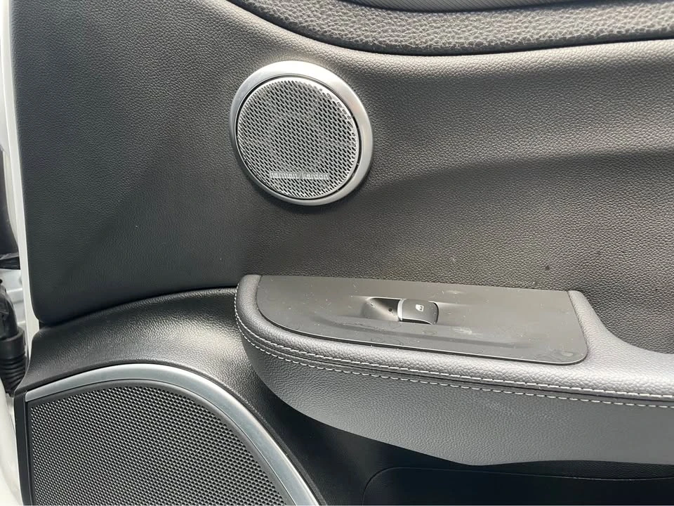 2018 Alfa Romeo Giulia - Image 13 of 18