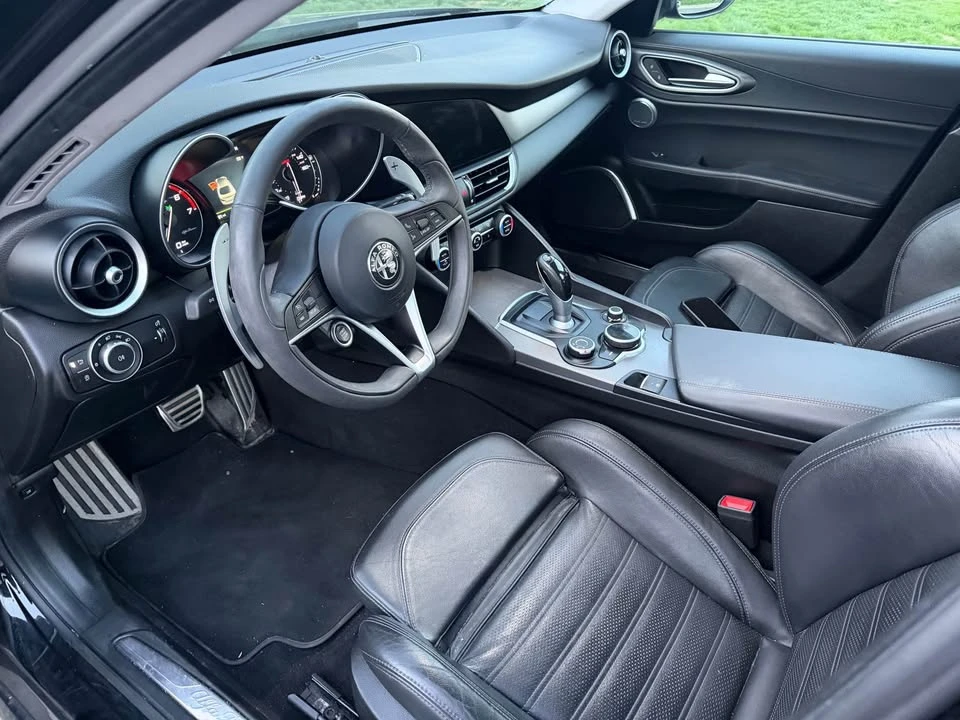 2018 Alfa Romeo Giulia - Image 9 of 10