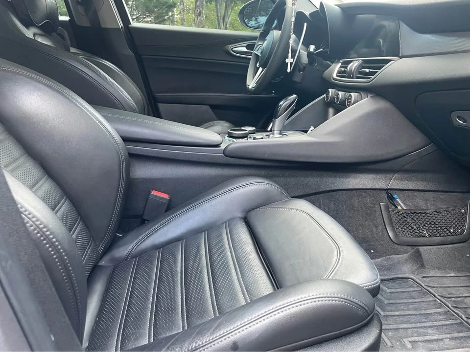 2018 Alfa Romeo Giulia - Image 15 of 18