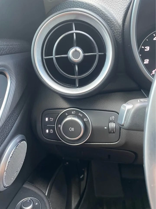 2018 Alfa Romeo Giulia - Image 5 of 18