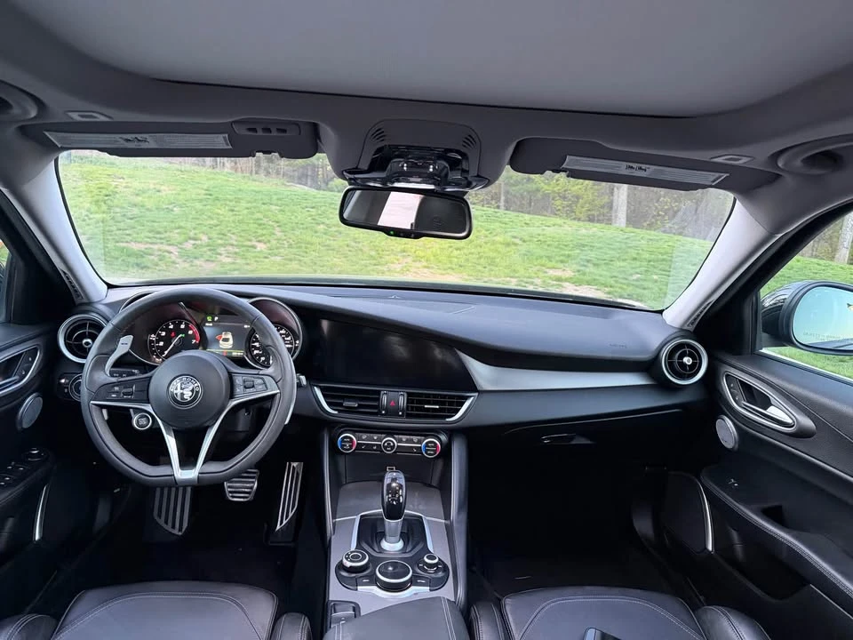2018 Alfa Romeo Giulia - Image 8 of 10