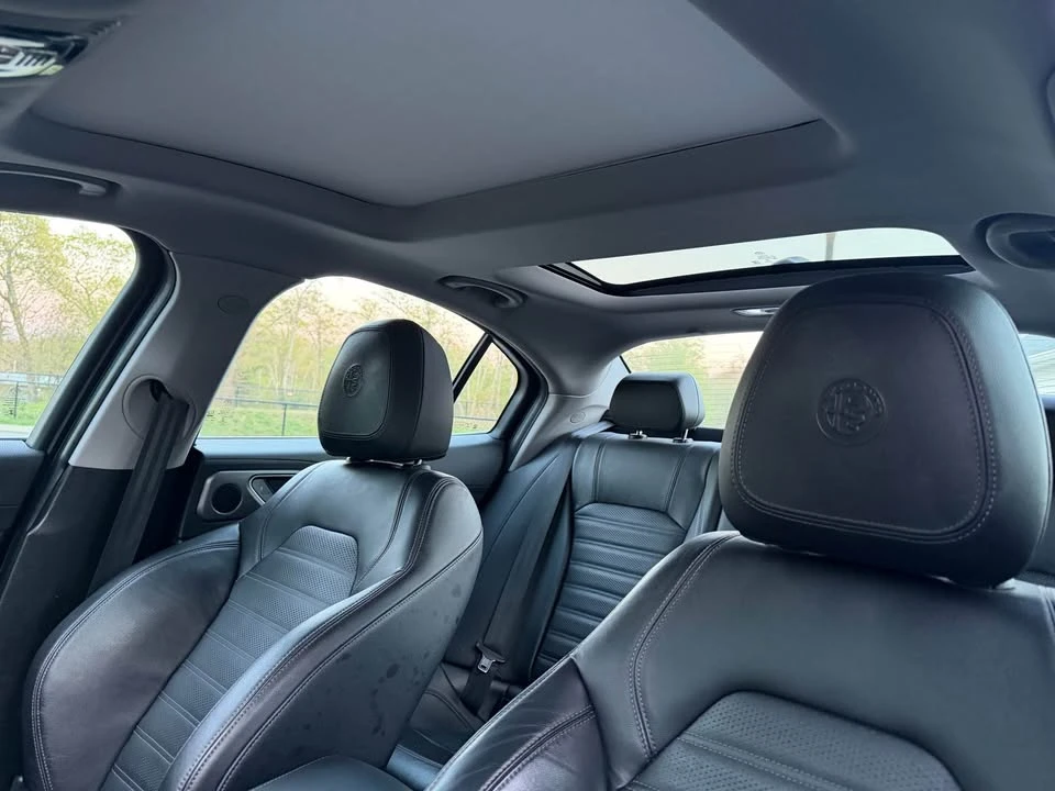 2018 Alfa Romeo Giulia - Image 10 of 10