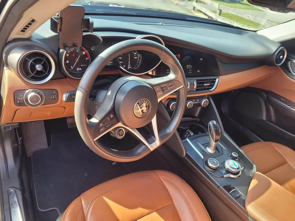 2018 Alfa Romeo Giulia - Image 11 of 13