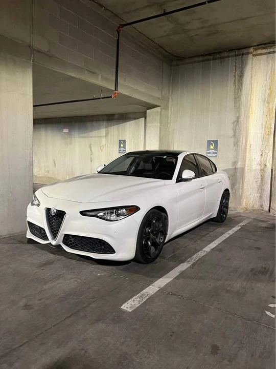 2018 Alfa Romeo Giulia - Image 15 of 20