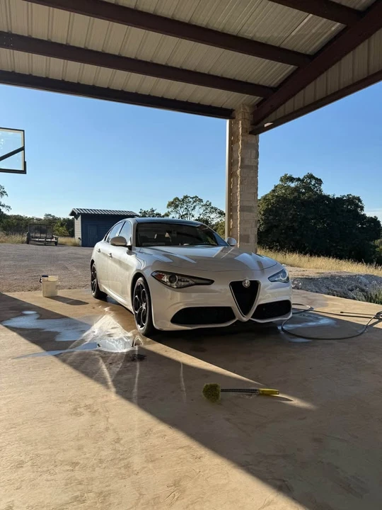 2018 Alfa Romeo Giulia - Image 19 of 20