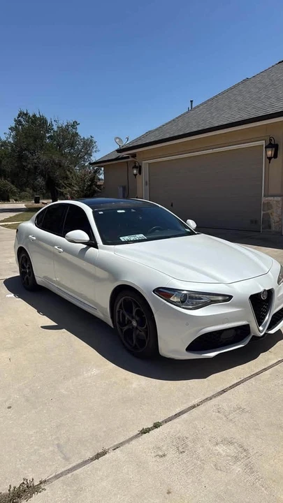 2018 Alfa Romeo Giulia - Image 17 of 20