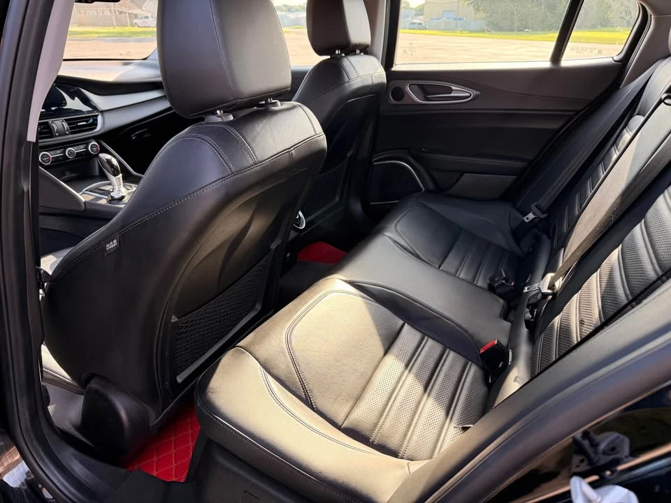 2018 Alfa Romeo Giulia - Image 9 of 14