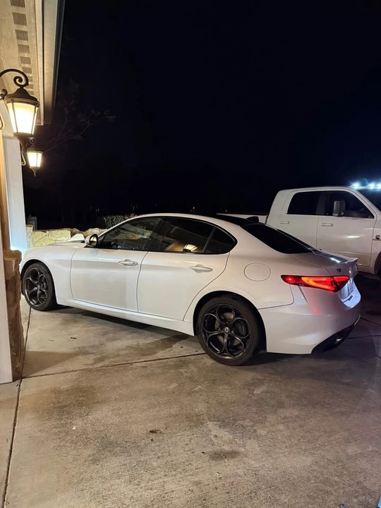 2018 Alfa Romeo Giulia - Image 11 of 20