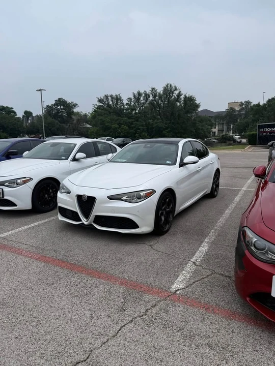 2018 Alfa Romeo Giulia - Image 14 of 20