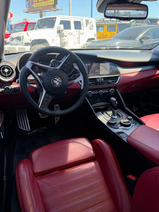 2018 Alfa Romeo Giulia - Image 7 of 11
