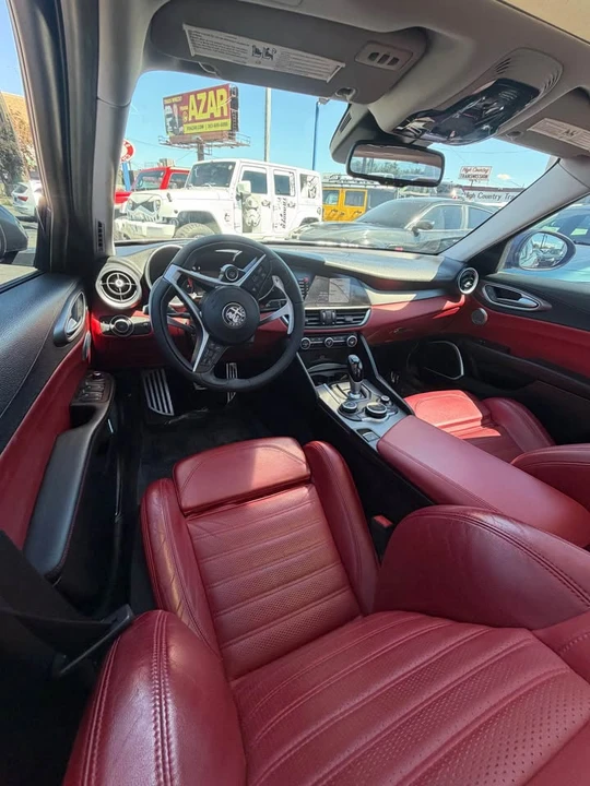 2018 Alfa Romeo Giulia - Image 6 of 11