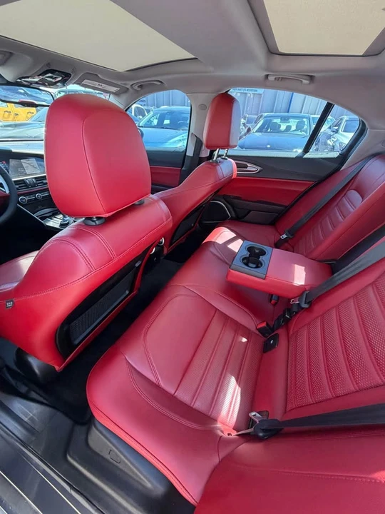 2018 Alfa Romeo Giulia - Image 5 of 11