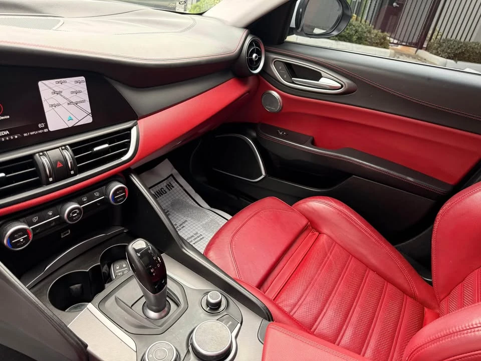2018 Alfa Romeo Giulia - Image 8 of 16