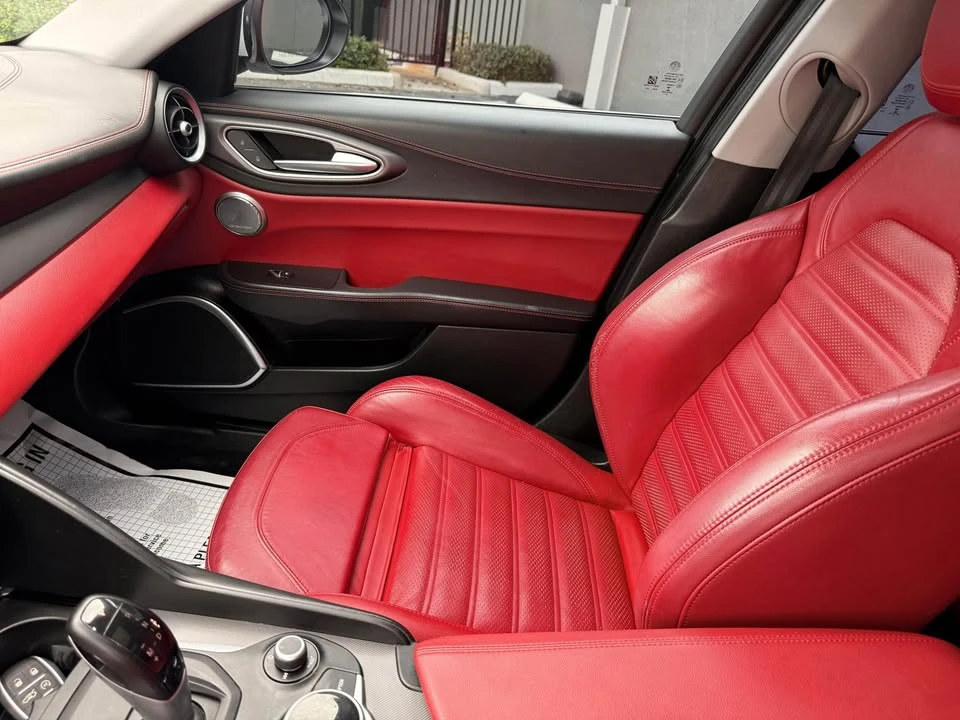 2018 Alfa Romeo Giulia - Image 11 of 16