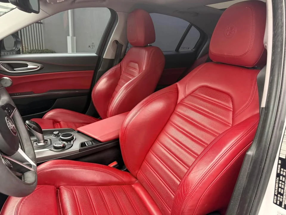 2018 Alfa Romeo Giulia - Image 9 of 16