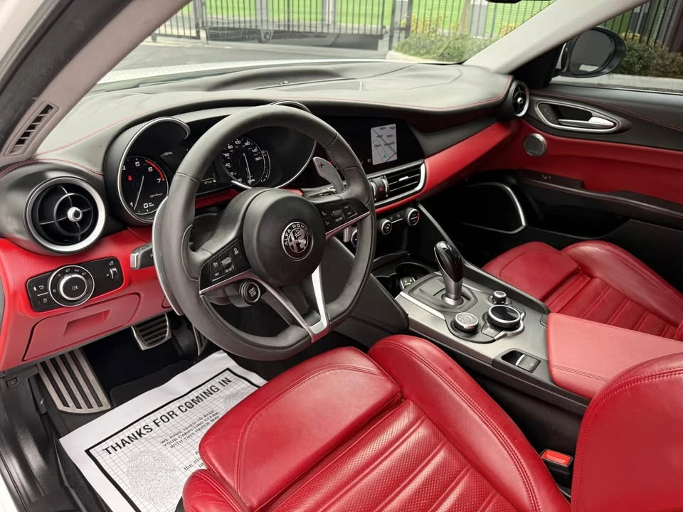 2018 Alfa Romeo Giulia - Image 13 of 16