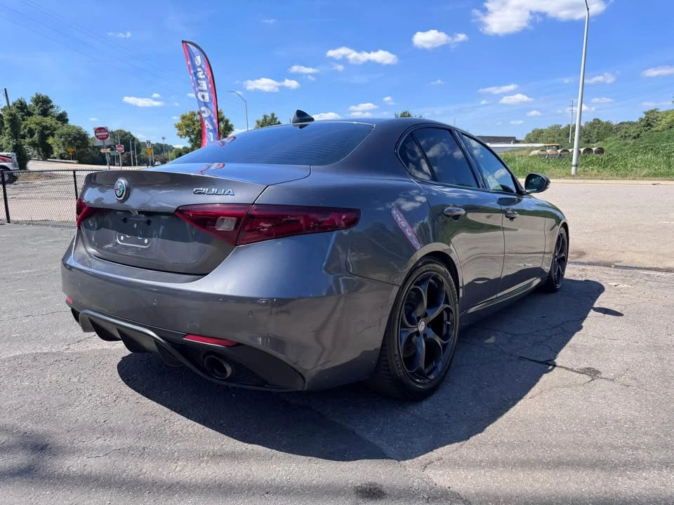 2018 Alfa Romeo Giulia - Image 11 of 13