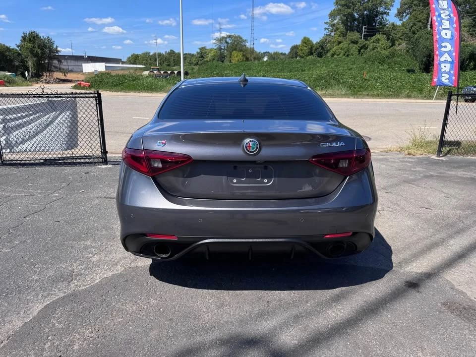 2018 Alfa Romeo Giulia - Image 12 of 13