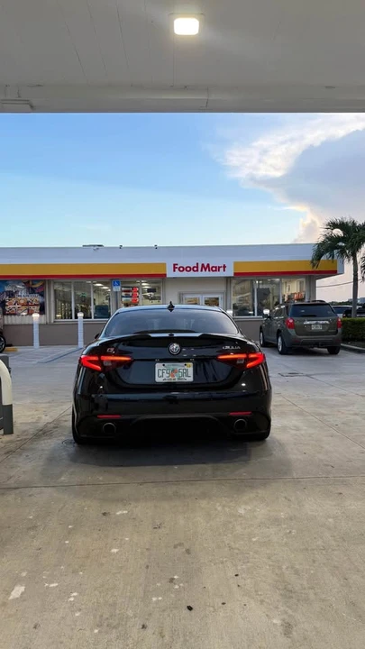 2018 Alfa Romeo Giulia - Image 8 of 9
