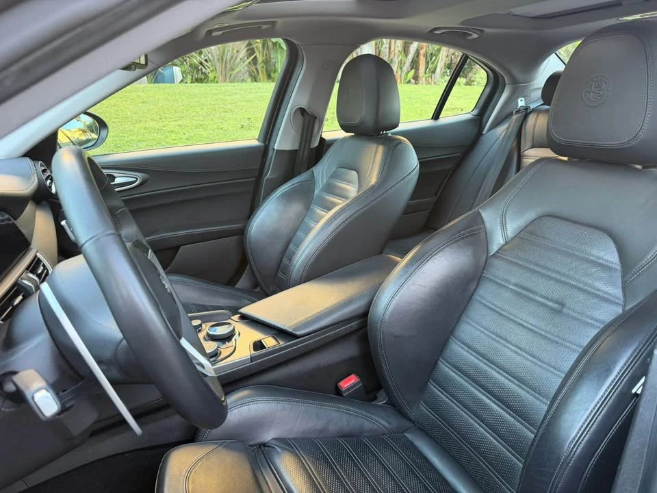 2018 Alfa Romeo Giulia - Image 5 of 13