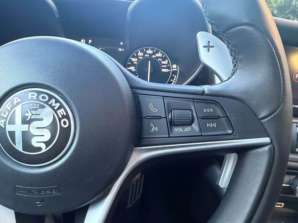 2018 Alfa Romeo Giulia - Image 9 of 13