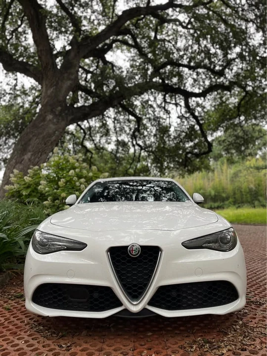 2018 Alfa Romeo Giulia - Image 13 of 16